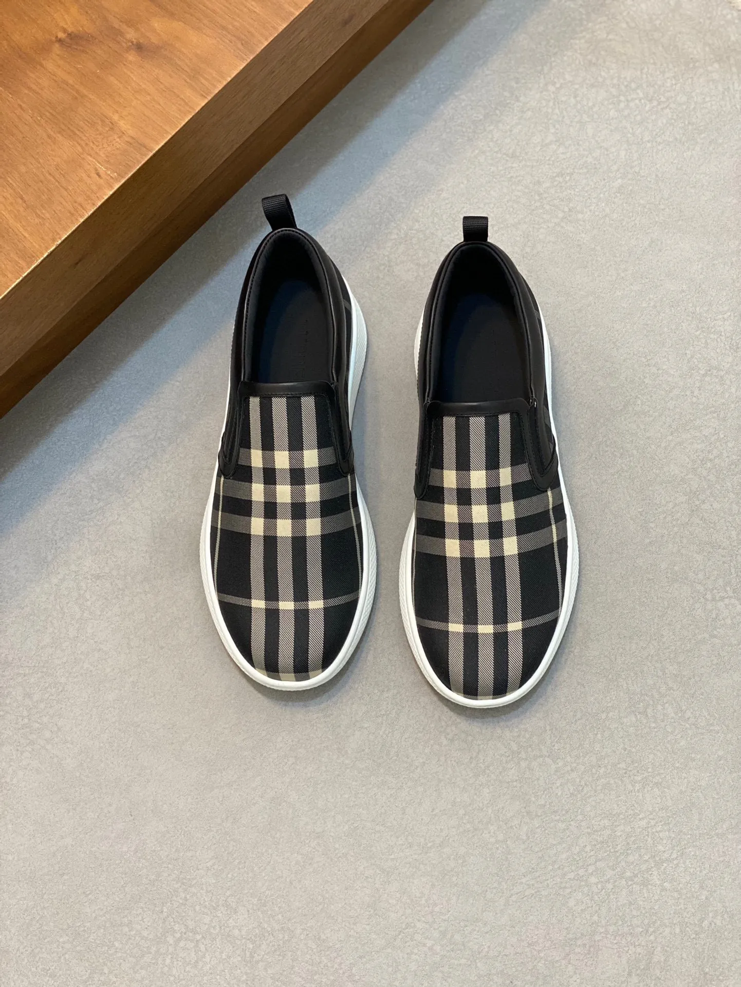 P380 [BURBERRY] Burberry - Upper: imported 🔝 brand totem cloth, - Inner lining: cowhide lining, feet; water-dyed cowhide - Outsole: ultra-light TPR rubber; two-color molded outsole - Super high quality control·Fine workmanship: highlighted (high-end, extravagance, grade) -Size: 38-44 (Male 45, can be customized)·